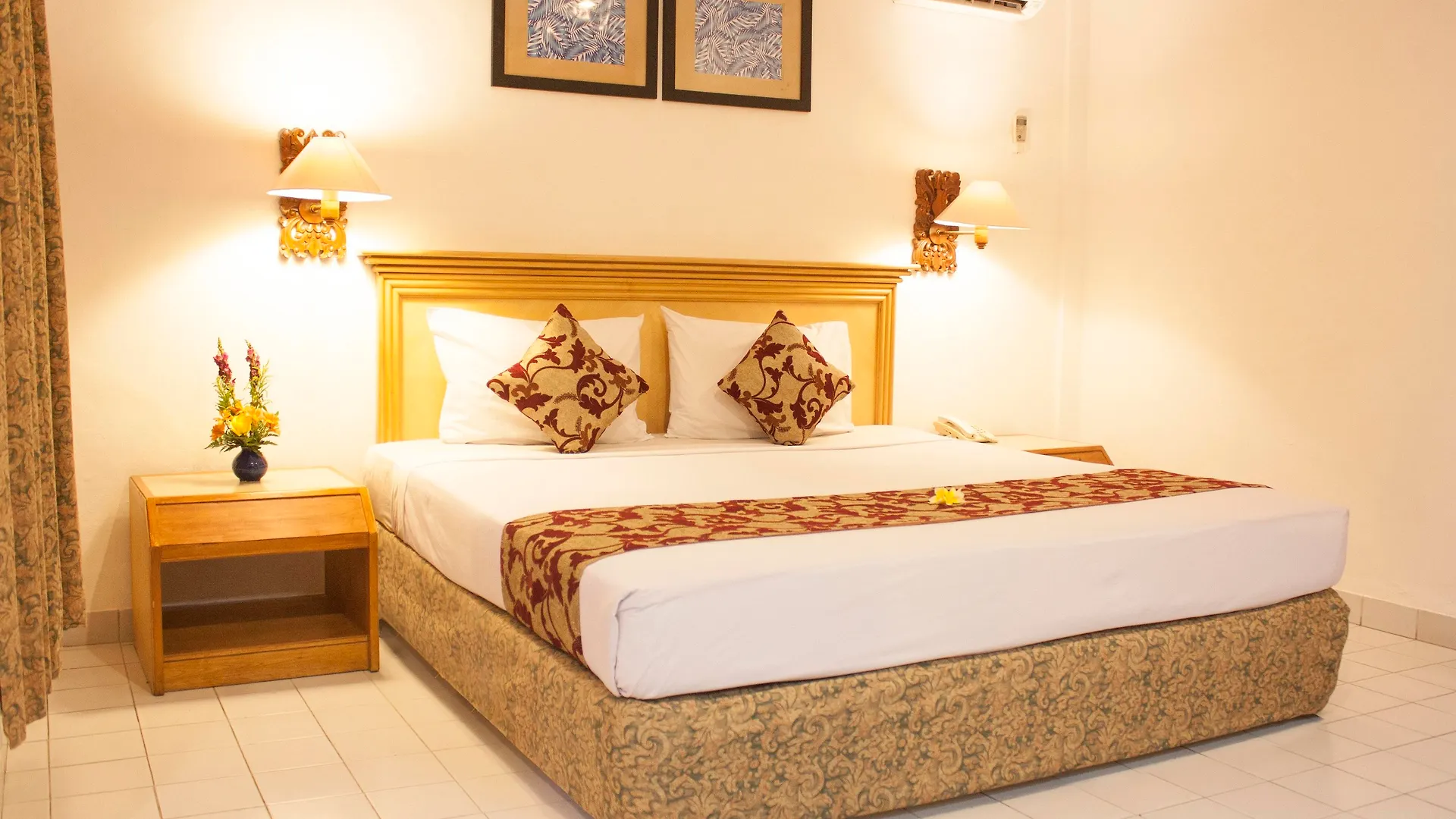 Seminyak Paradiso Hotel 3*, סמיניאק